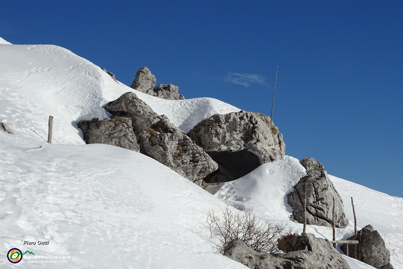 47 La Baita del Gioan semi sommersa dalla neve.JPG